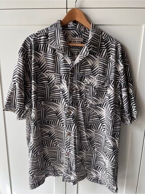TOMMY BAHAMA- original fit XL silk Hawaiian shirt.